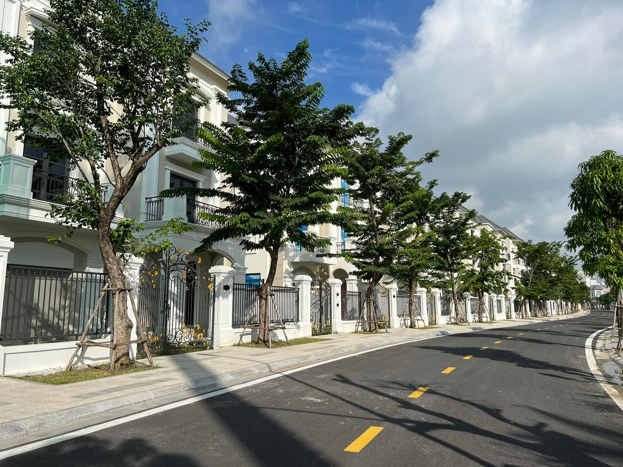 Bán biệt thự compound 457m2 ven hồ sen Vinhomes Grand Park