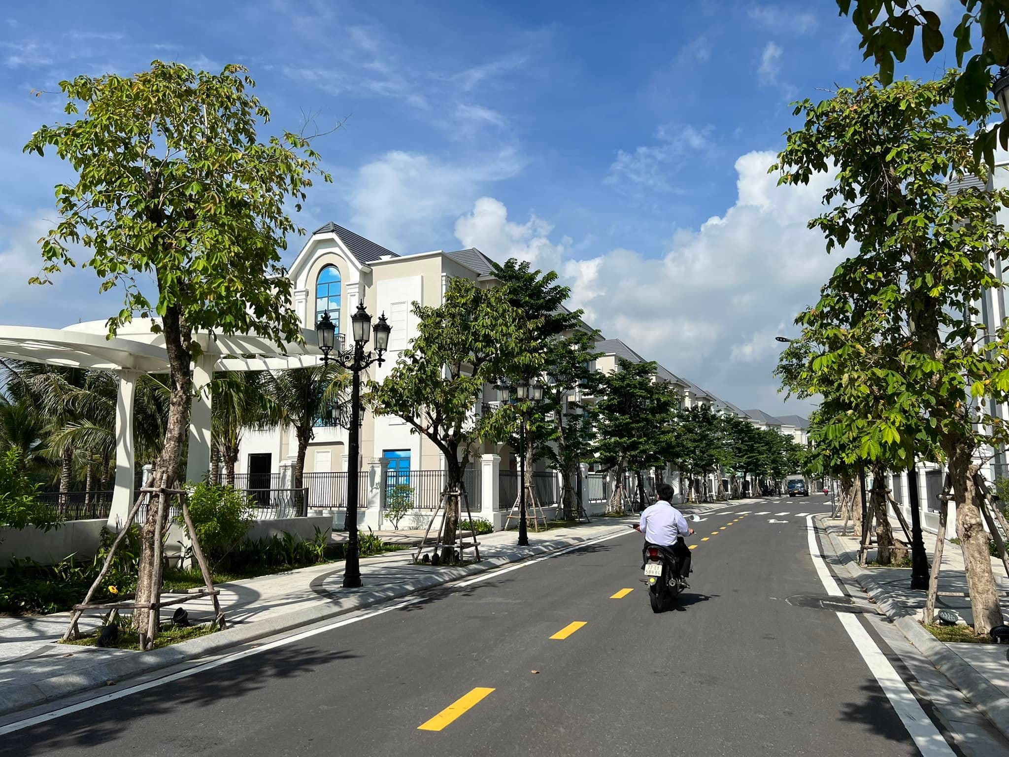 Bán biệt thự compound 457m2 ven hồ sen Vinhomes Grand Park