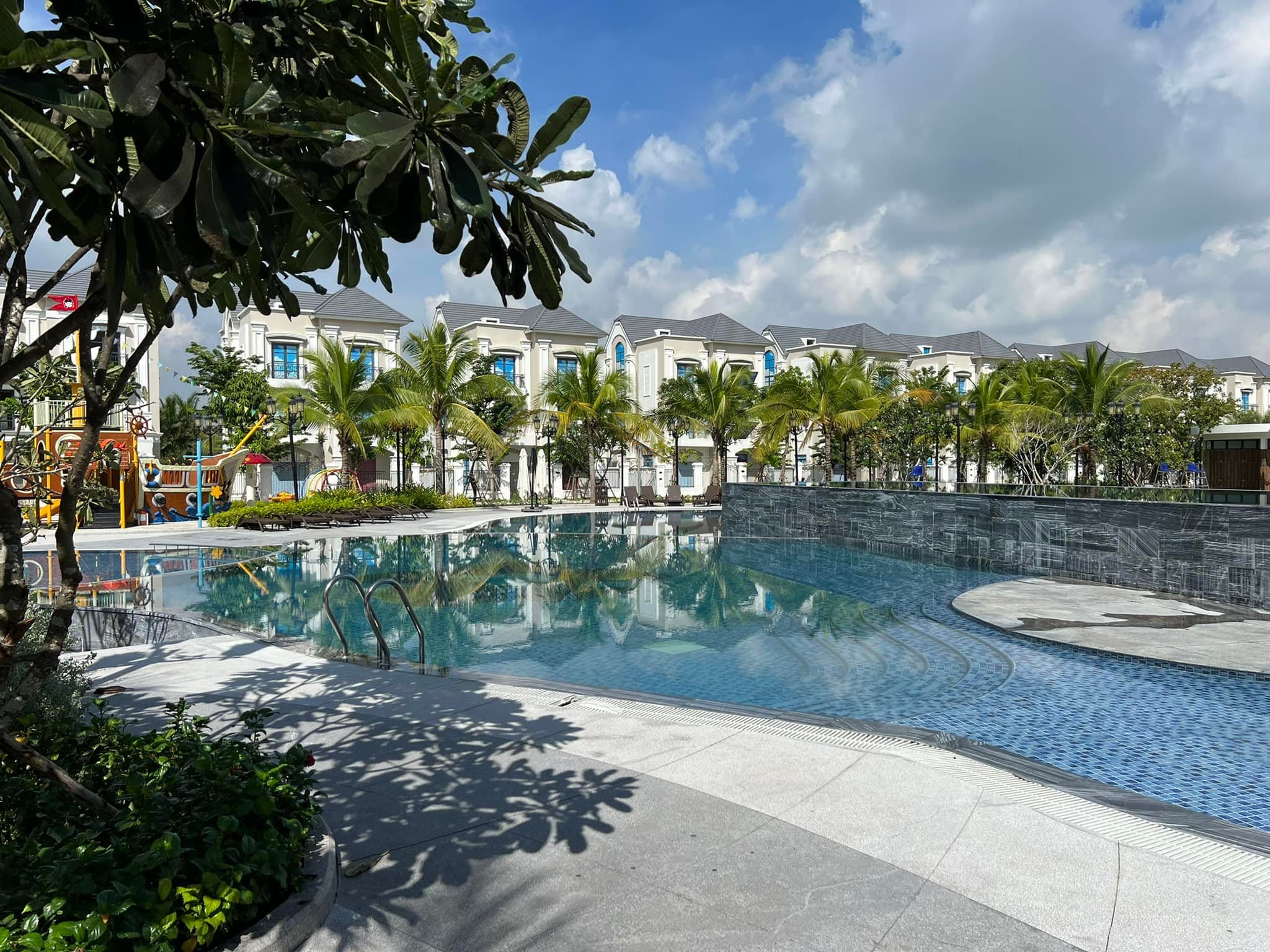 Bán biệt thự compound 457m2 ven hồ sen Vinhomes Grand Park