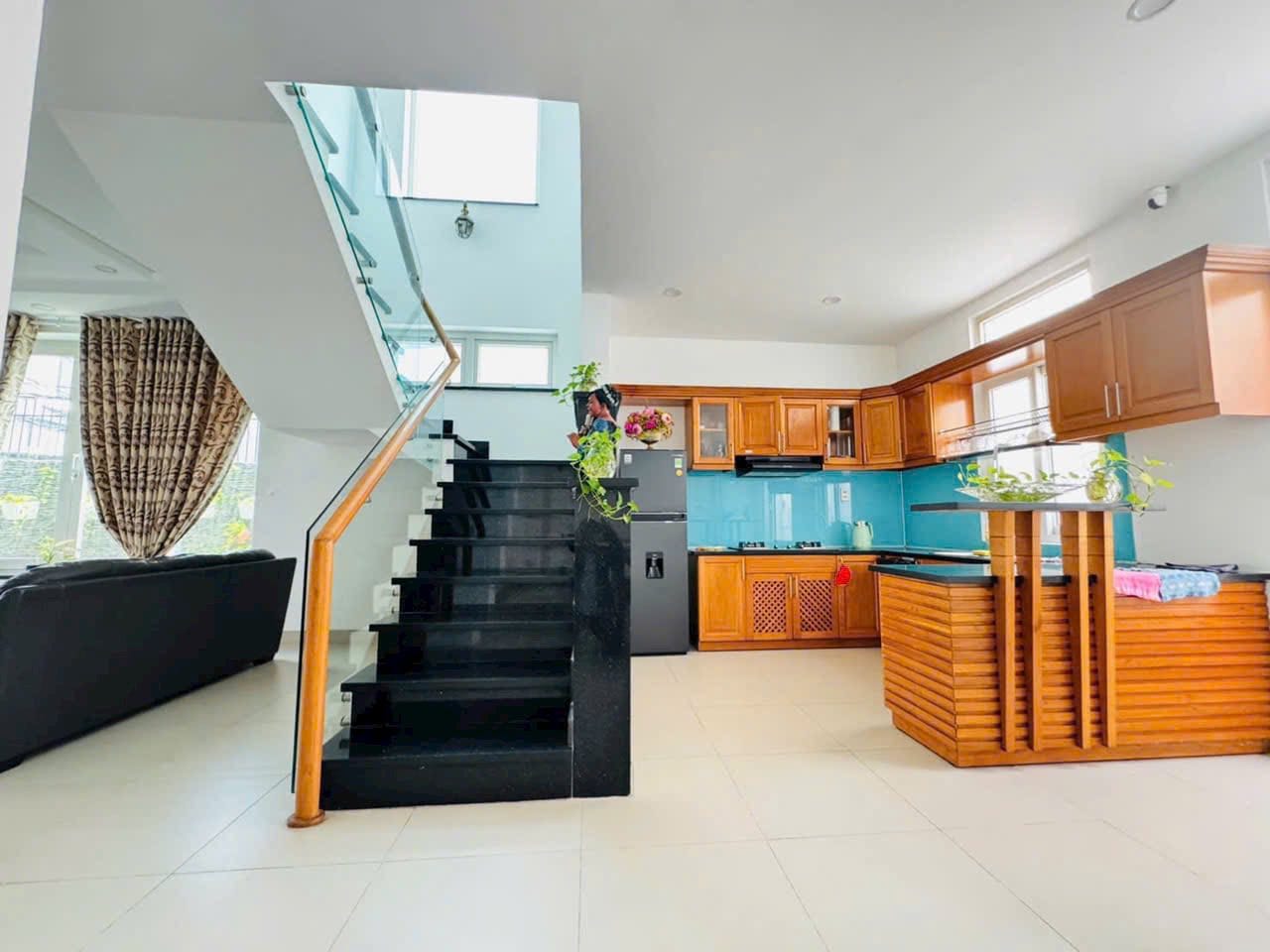 Cần bán gấp biệt thự 9x17m đối diện Vạn Phúc