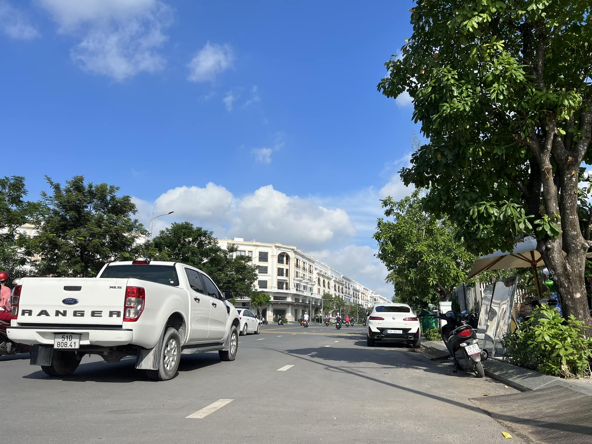 Bán lô đất 65m2 mặt tiền Đinh Thị Thi cổng Vạn Phúc