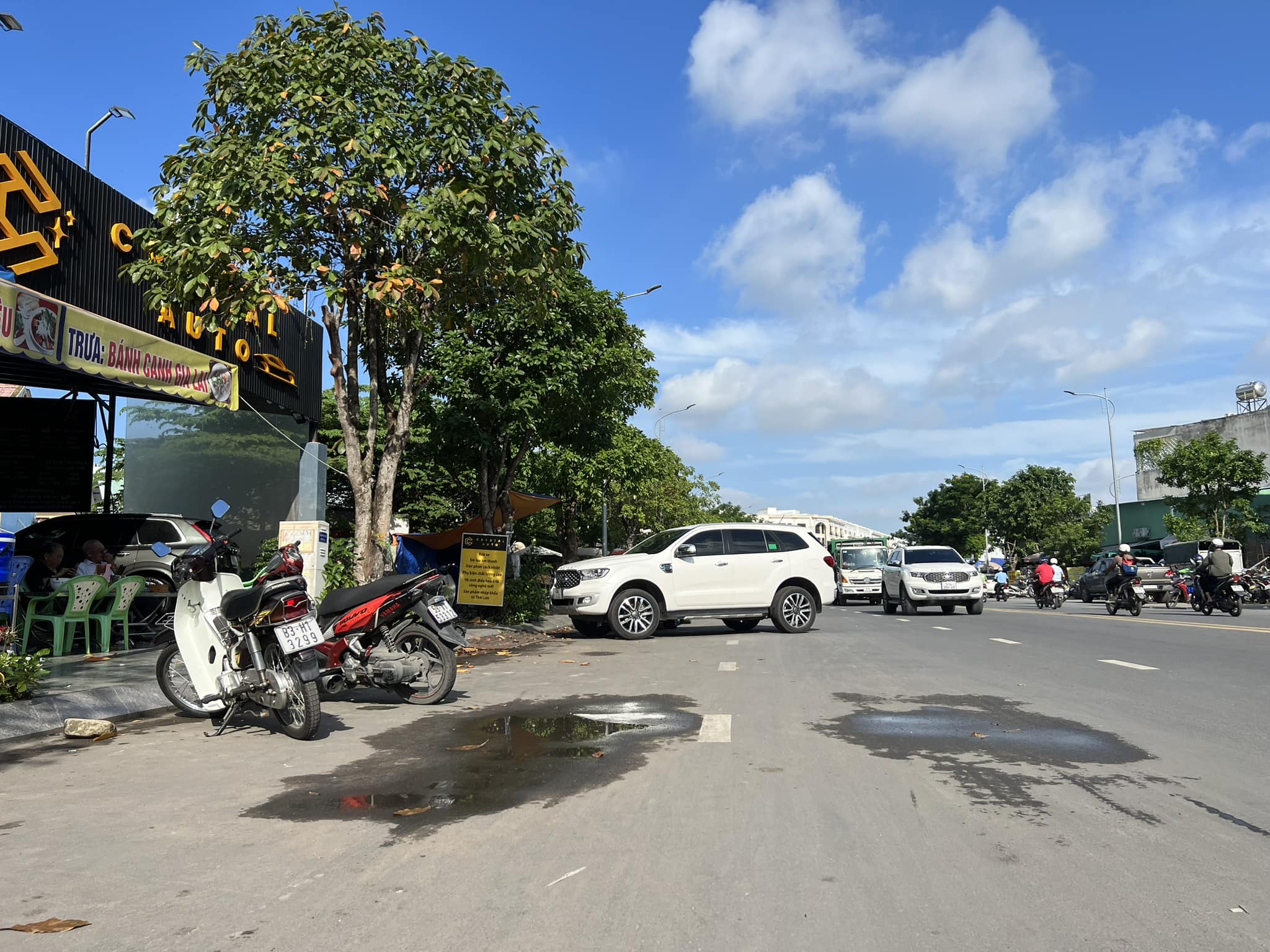 Bán lô đất 65m2 mặt tiền Đinh Thị Thi cổng Vạn Phúc
