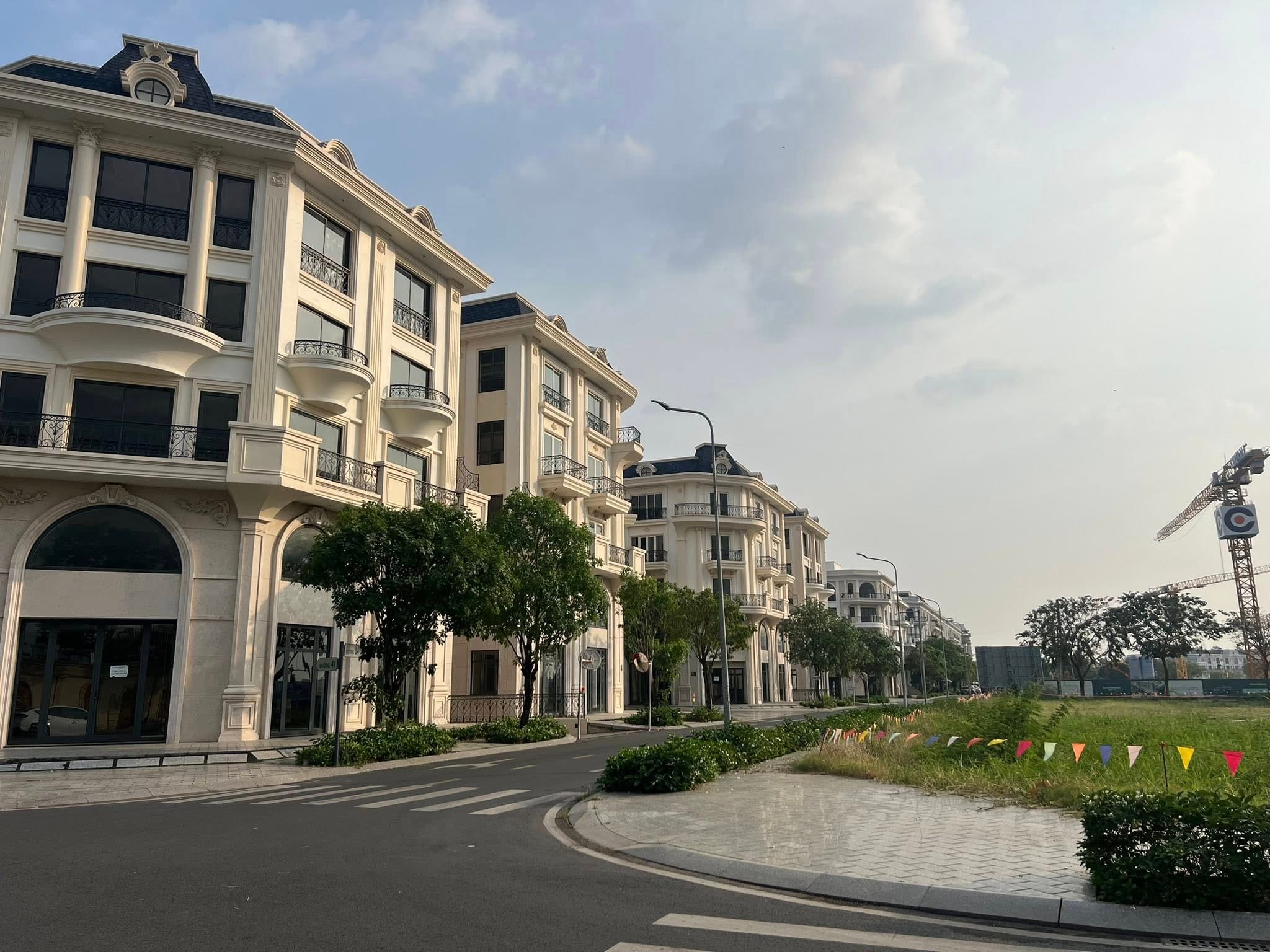 Bán nhà phố góc 276m2 mặt tiền 150 Đinh Thị Thi Vạn Phúc City