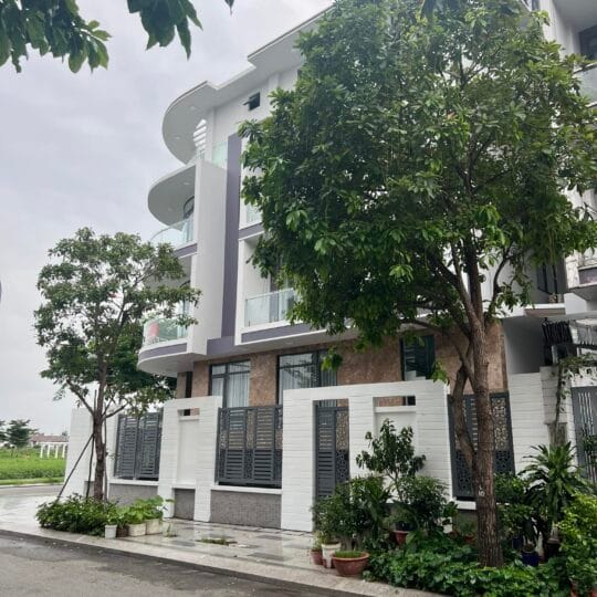 Bán nhà phố góc 182m2 hướng Đông Nam đường 20m tại Vạn Phúc