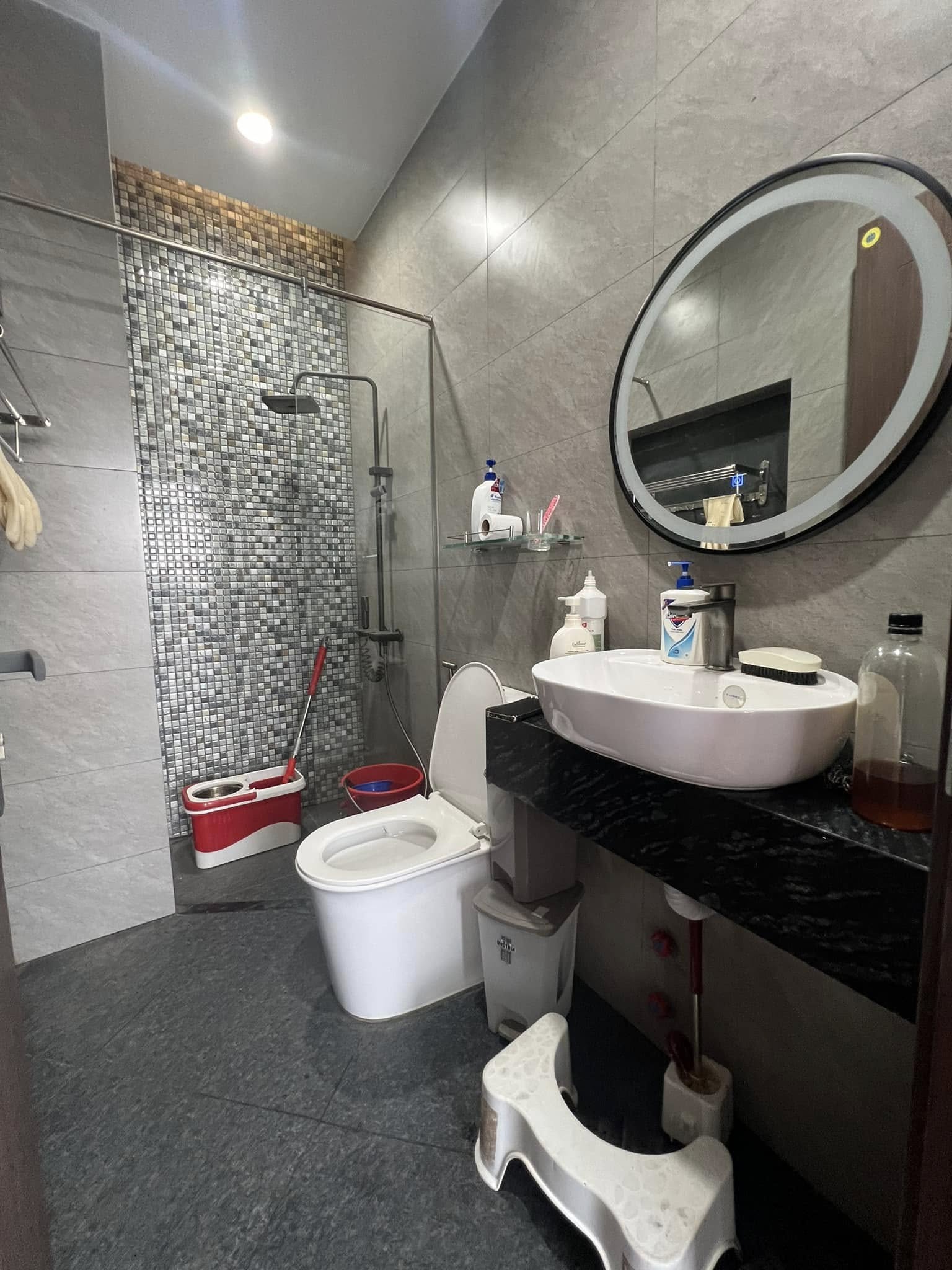 Bán nhà phố góc 182m2 ban công hướng Đông Nam tại Vạn Phúc