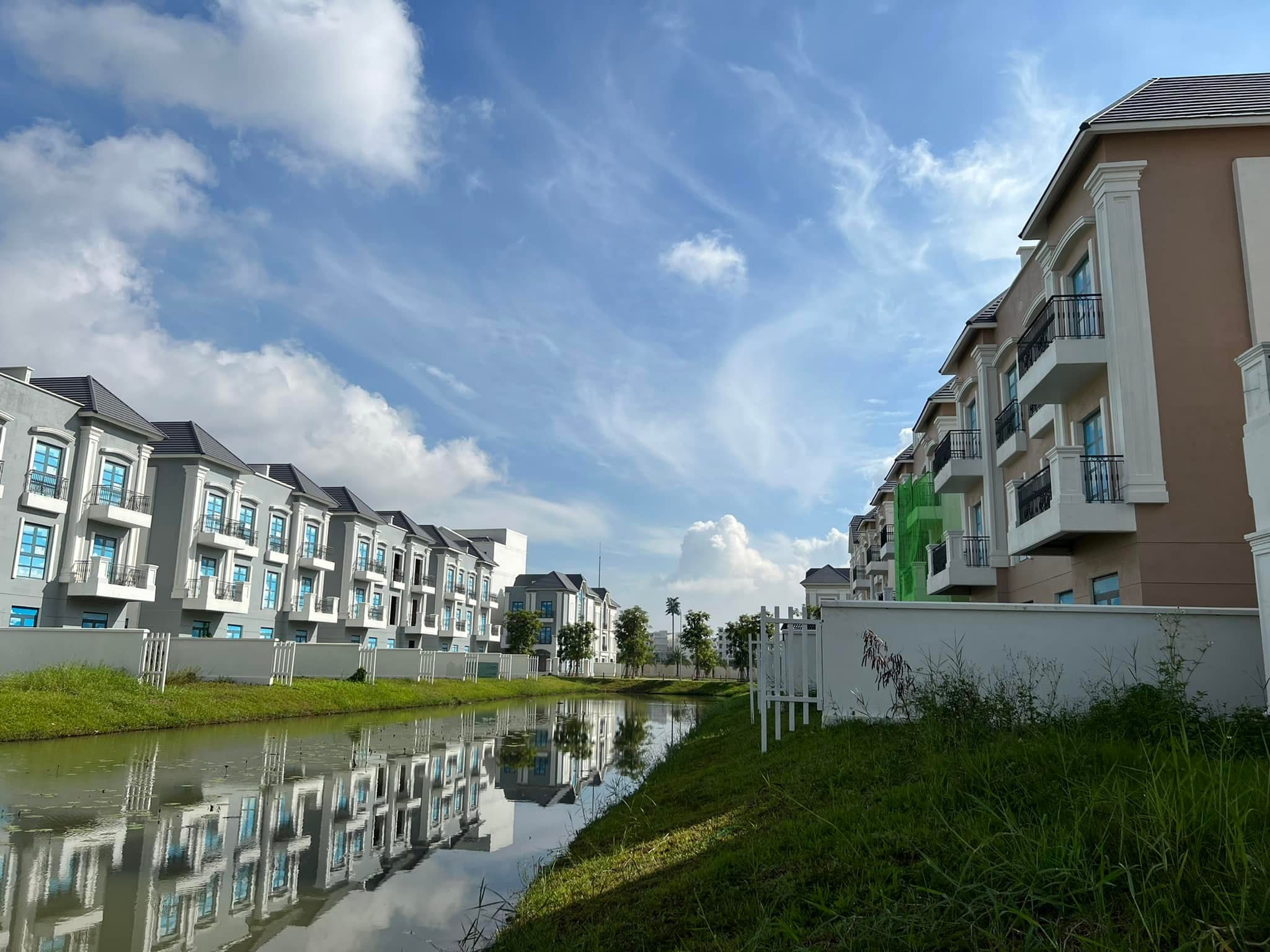 Bán biệt thự compound 457m2 ven hồ sen Vinhomes Grand Park