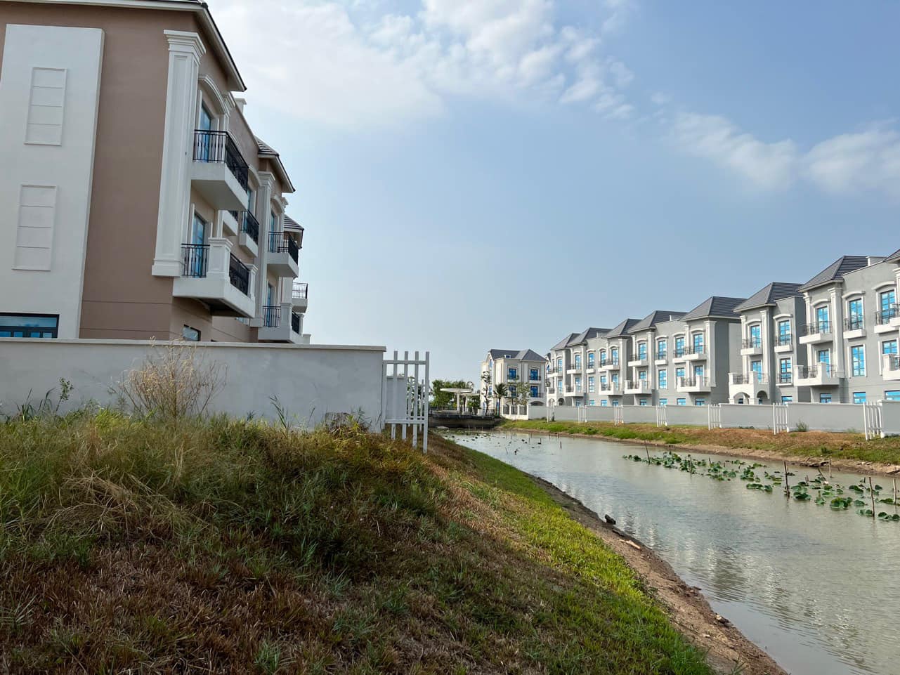 Bán biệt thự compound 457m2 ven hồ sen Vinhomes Grand Park