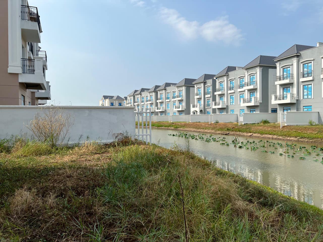 Bán biệt thự compound 457m2 ven hồ sen Vinhomes Grand Park