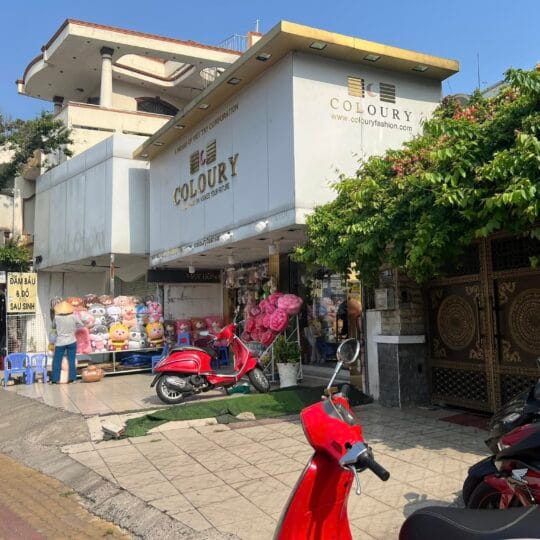 Bán nhà phố 240m2 mặt tiền đường Võ Văn Ngân Thủ Đức