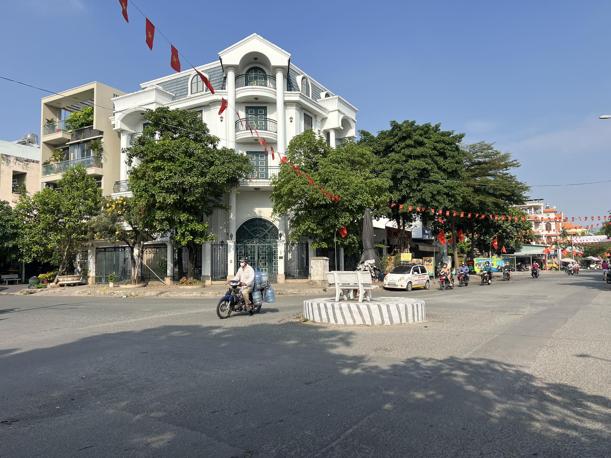 Bán biệt thự góc 238m2 trung tâm bên sông Hiệp Bình Chánh