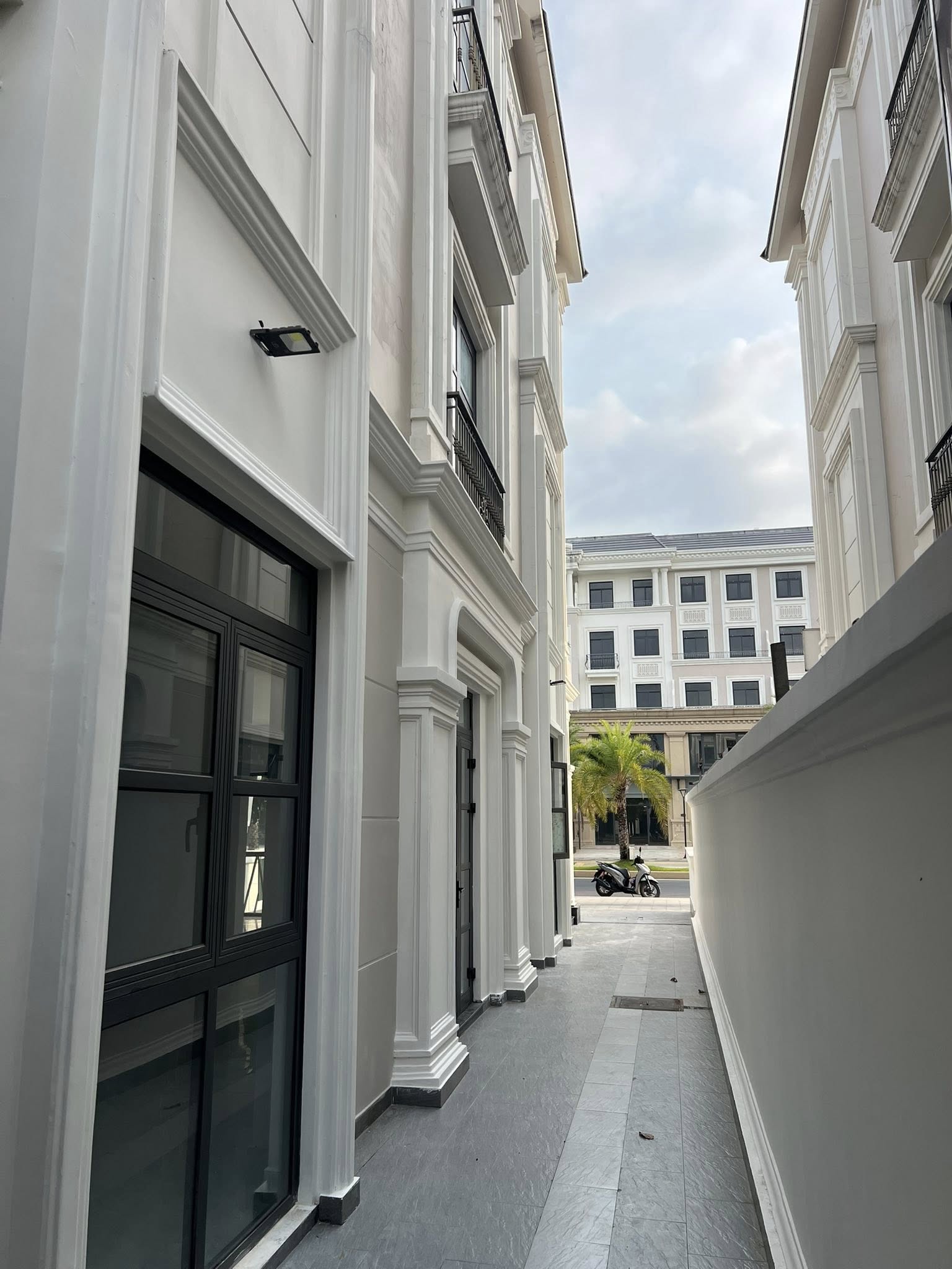 Biệt thự Boutique Villas 200m2 mặt tiền kinh doanh đắt giá nhất nhì Vinhomes Grand Park