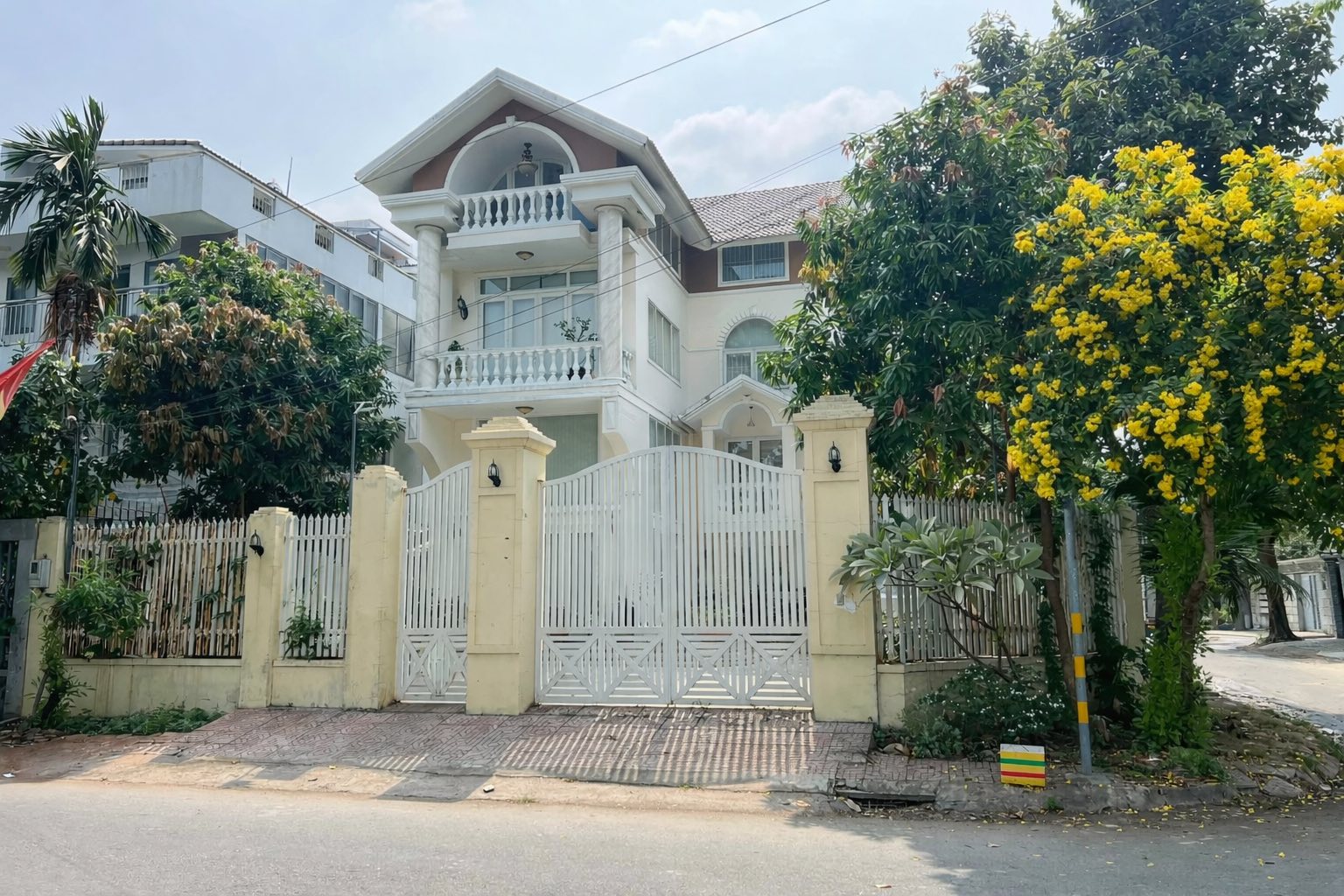 Bán biệt thự 368m2 góc 2 mặt tiền ở Hiệp Bình Chánh Thủ Đức