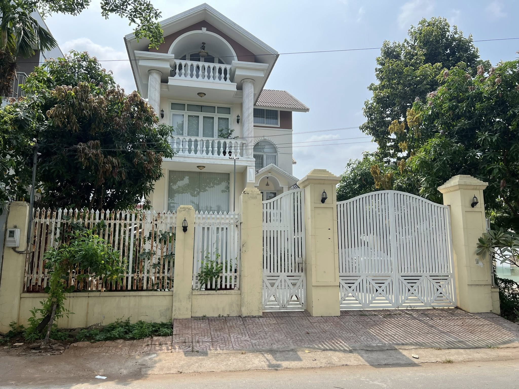 Bán biệt thự 368m2 góc 2 mặt tiền ở Hiệp Bình Chánh Thủ Đức