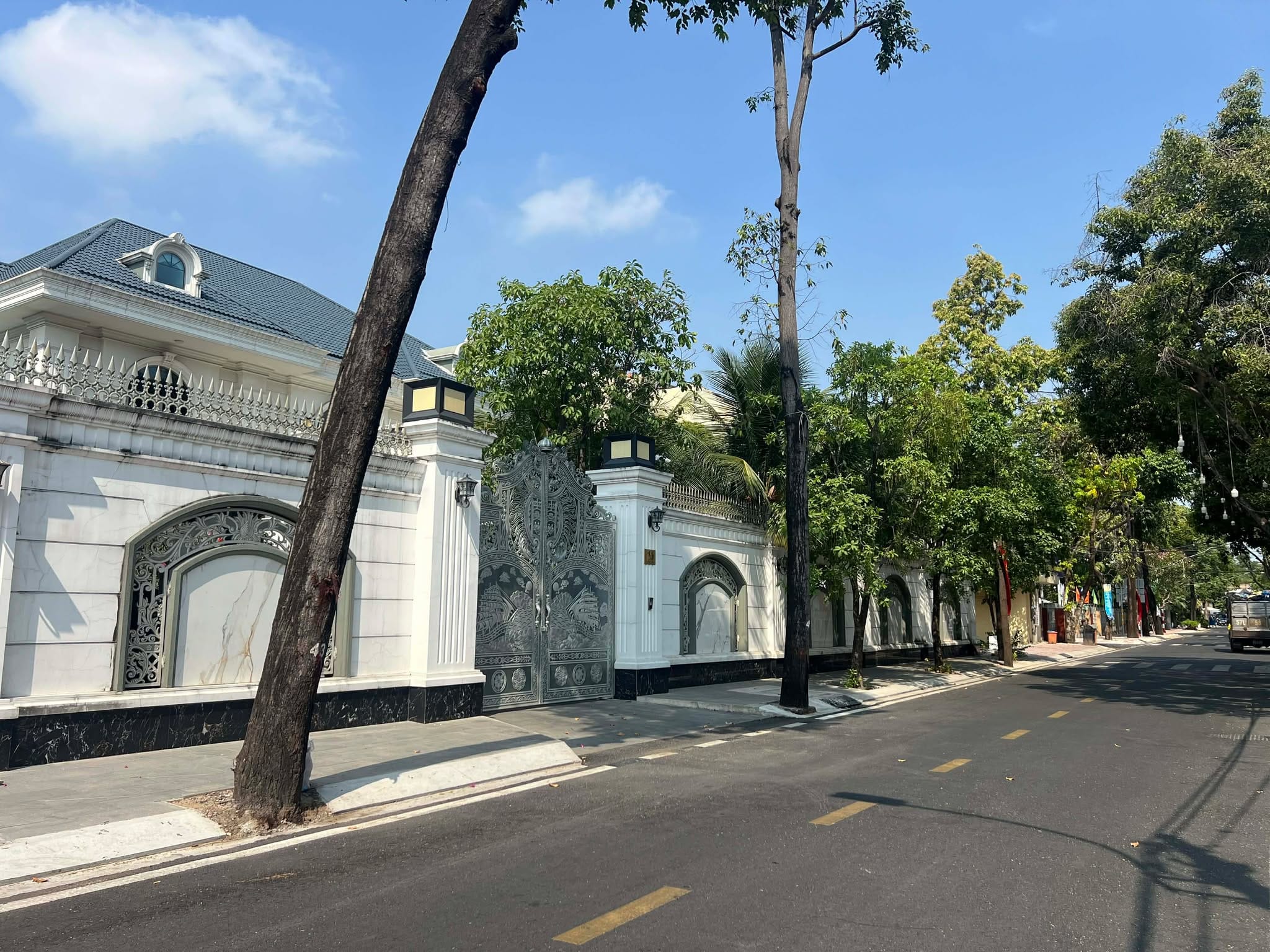 Bán biệt thự sân vườn 716m2 ở Làng biệt thự Đại Học Bình Thọ, Thủ Đức