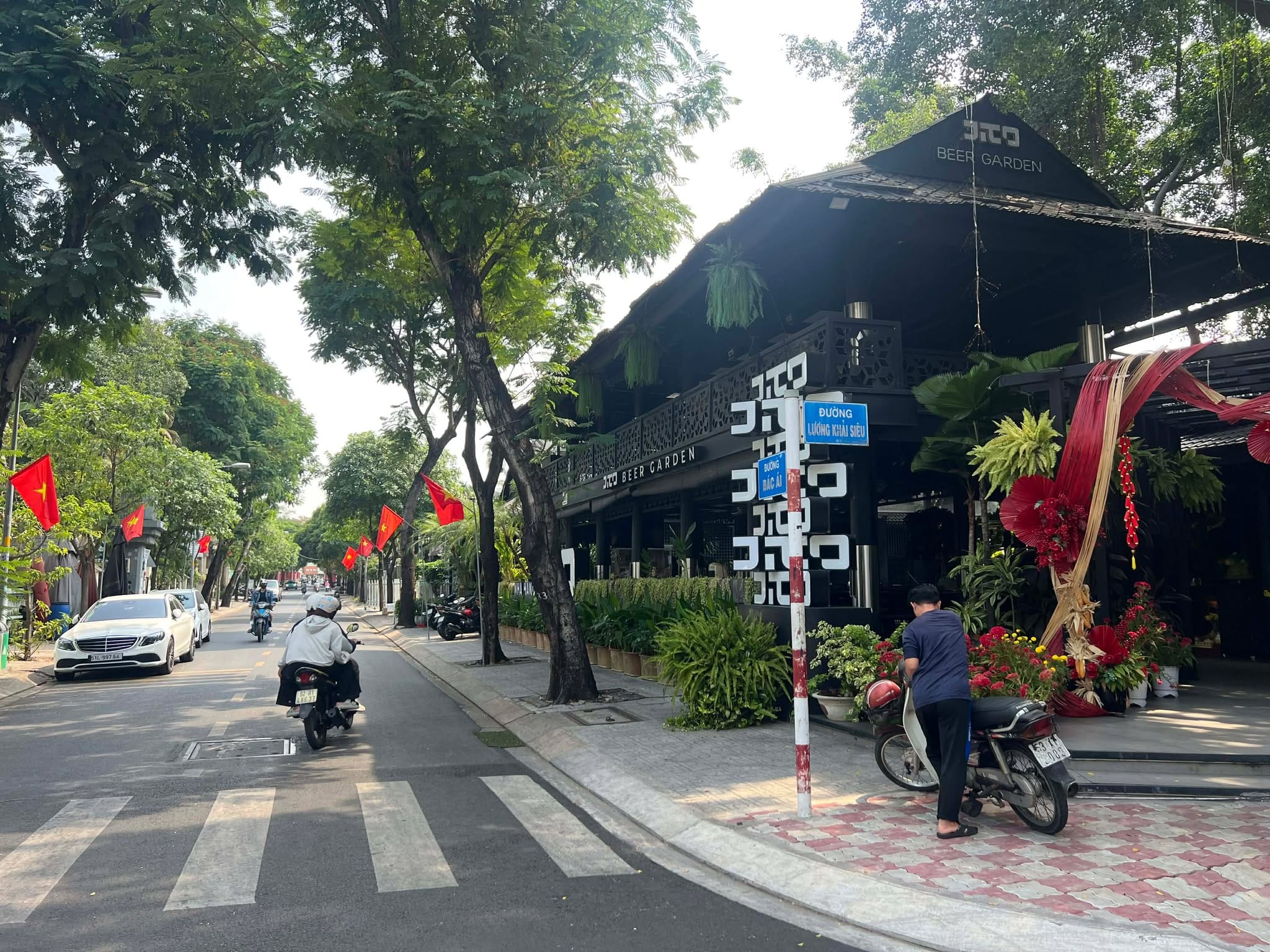 Bán biệt thự sân vườn 716m2 ở Làng biệt thự Đại Học Bình Thọ, Thủ Đức