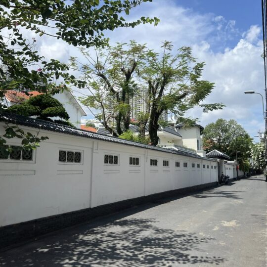 Biệt thự 970m2 ở Thảo Điền cách sông Sài Gòn 150m