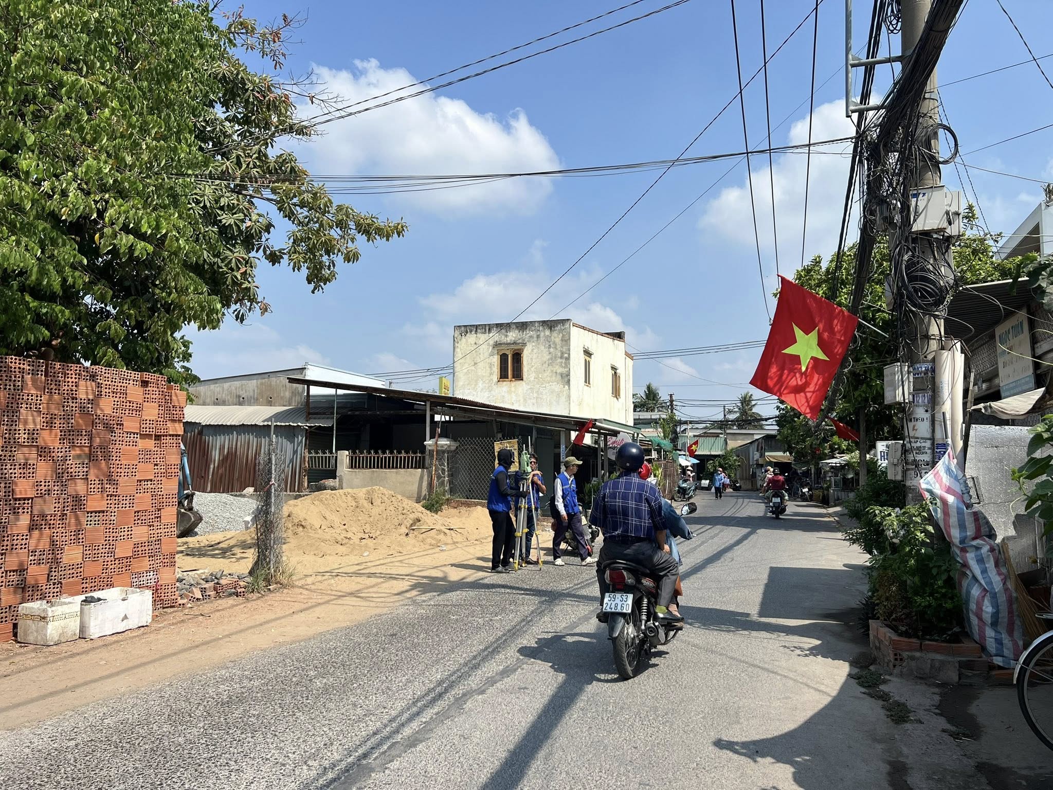 Công tác đo đạc, kiểm đếm tài sản của người dân Bình Quới - Thanh Đa đang được thực hiện để lập phương án bồi thường