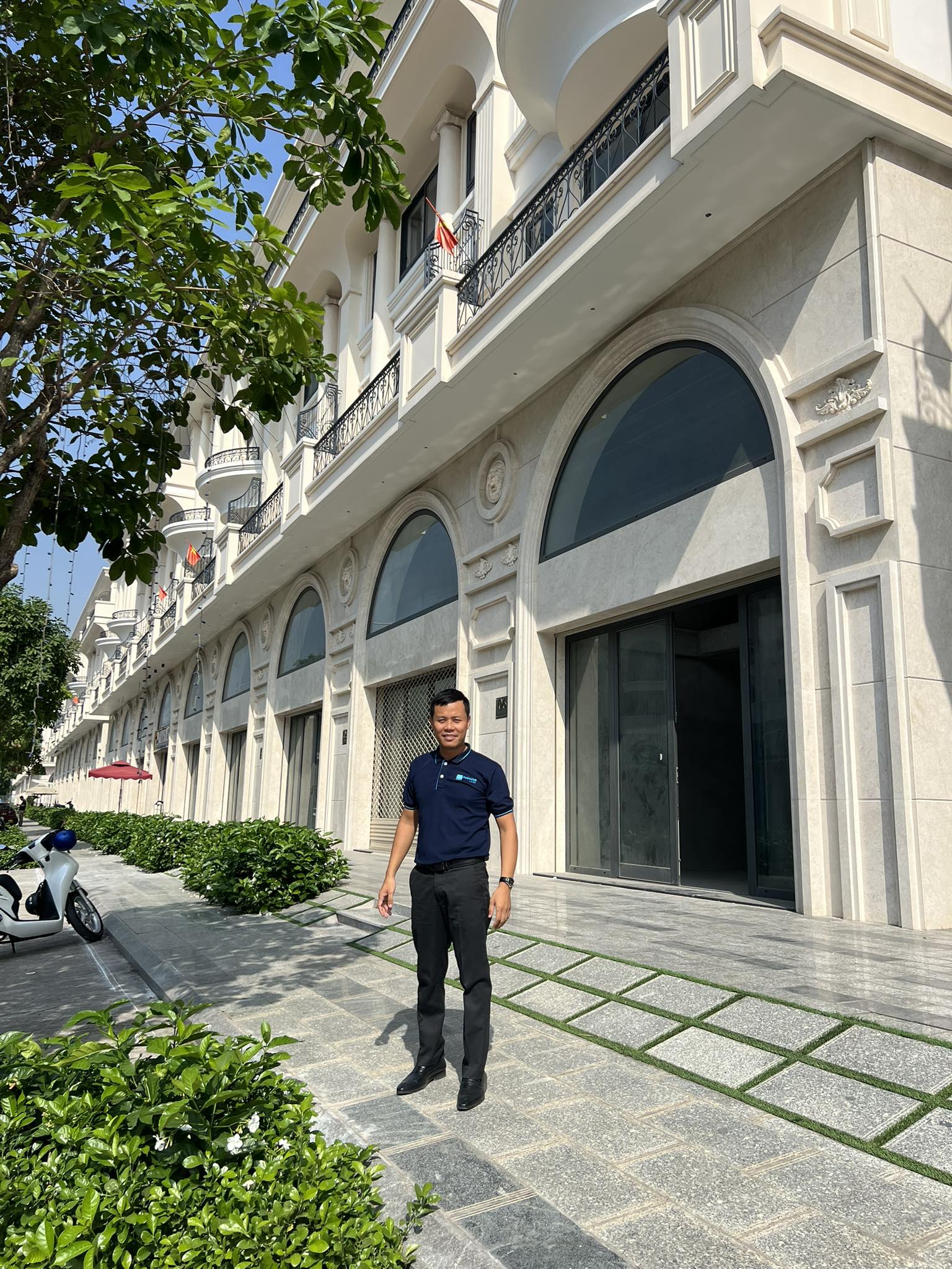 Bán nhà mặt phố 147m2 đường Đinh Thị Thi Vạn Phúc giảm 5 tỷ