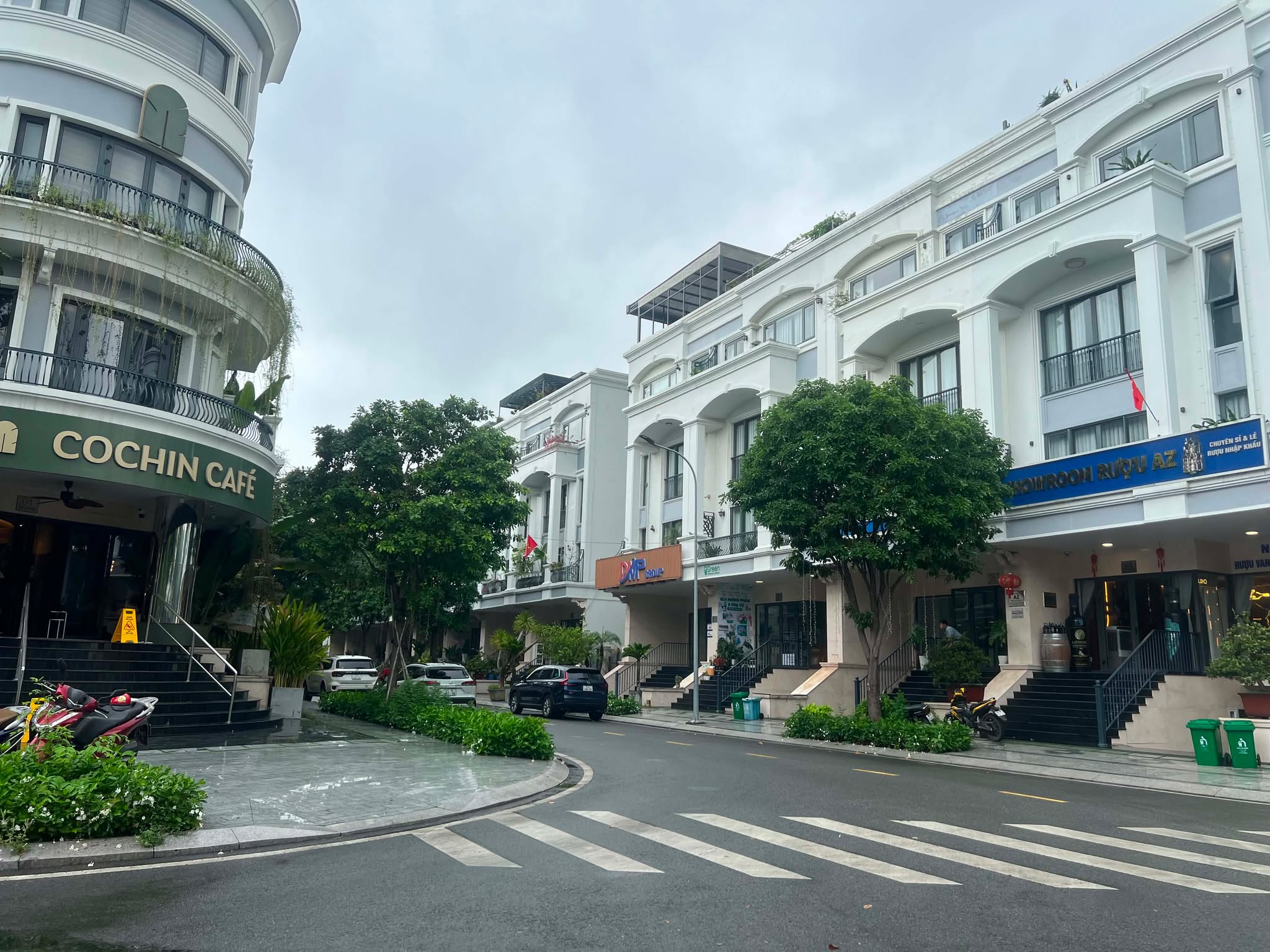 Bán nhà phố 140m2 hầm 4 tầng rẻ nhất khu đô thị Vạn Phúc