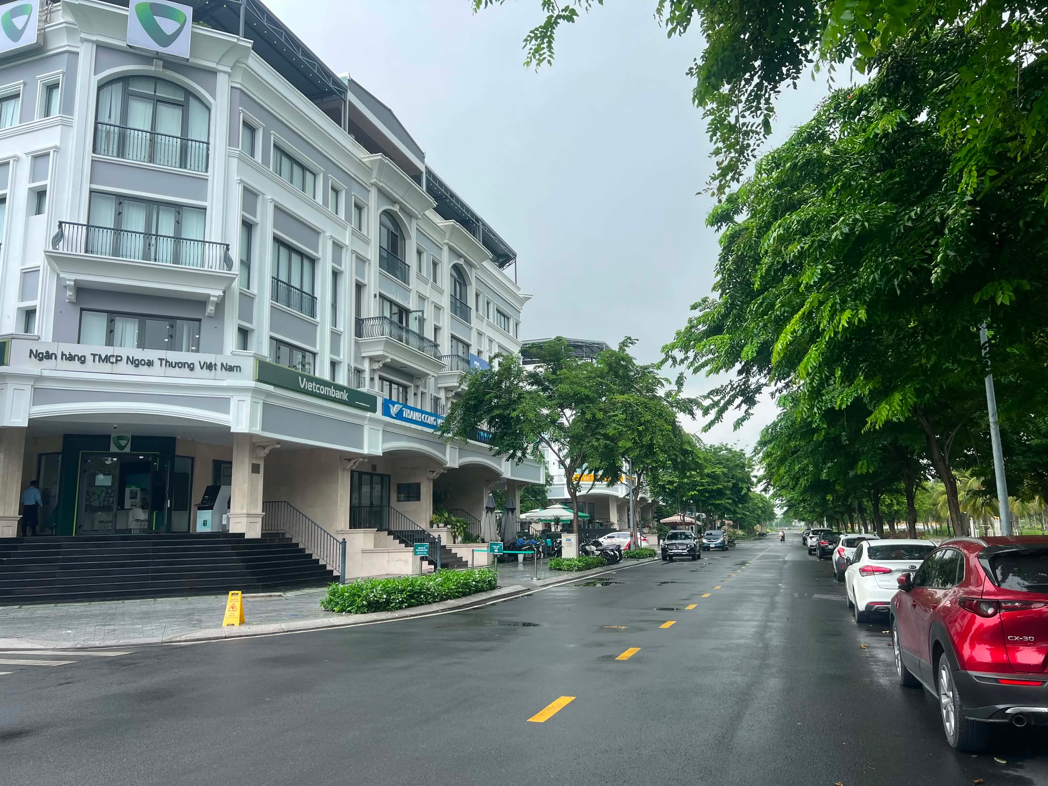 Nhà phố 140m2 hầm 4 tầng rẻ nhất Vạn Phúc
