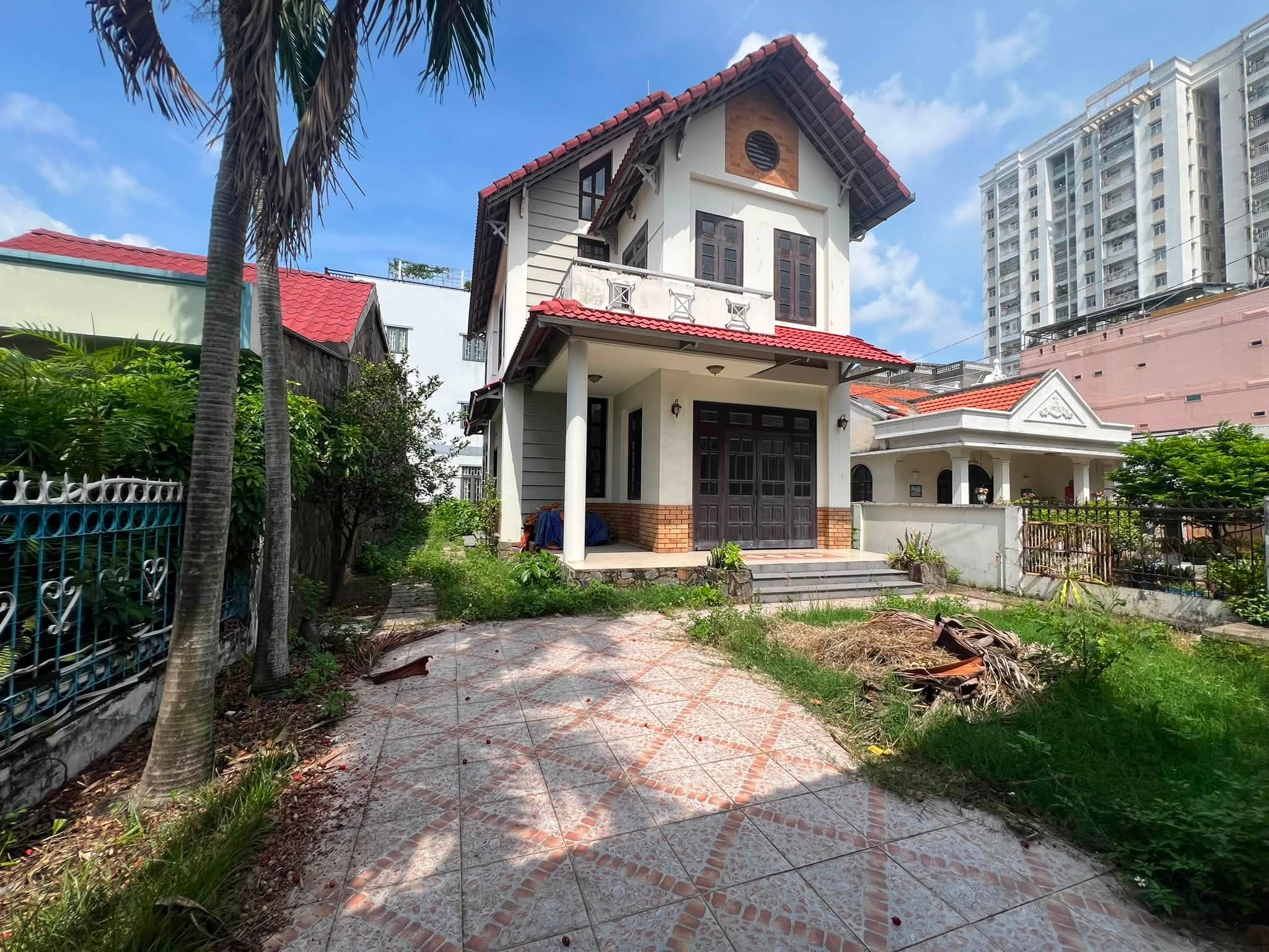 Bán biệt thự sân vườn 260m2 ở Trường Thọ Thủ Đức gần Vành đai 2