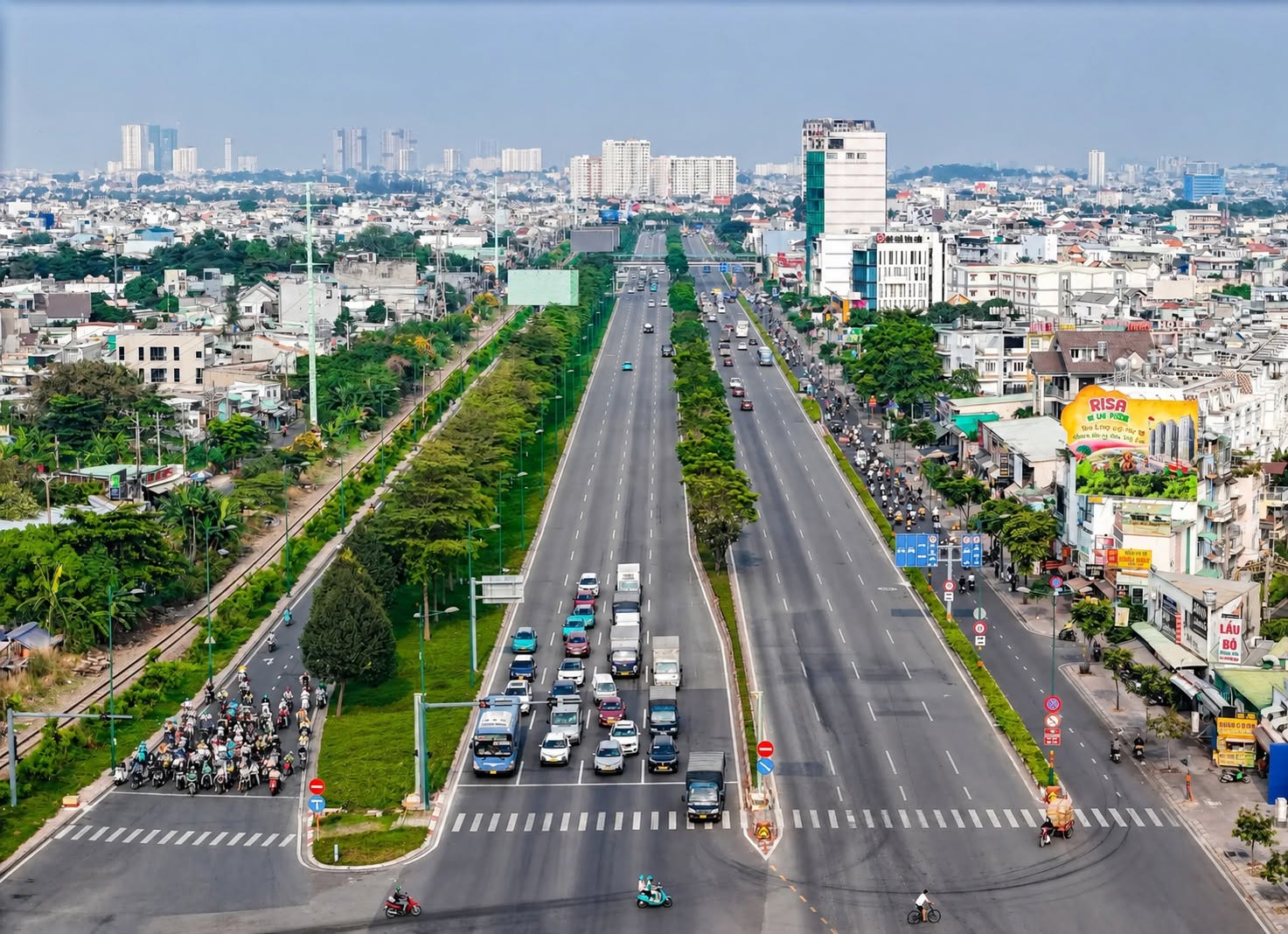 Lô đất 1348m2 góc 2 mặt tiền Quốc lộ 13 gần Vạn Phúc Hiệp Bình