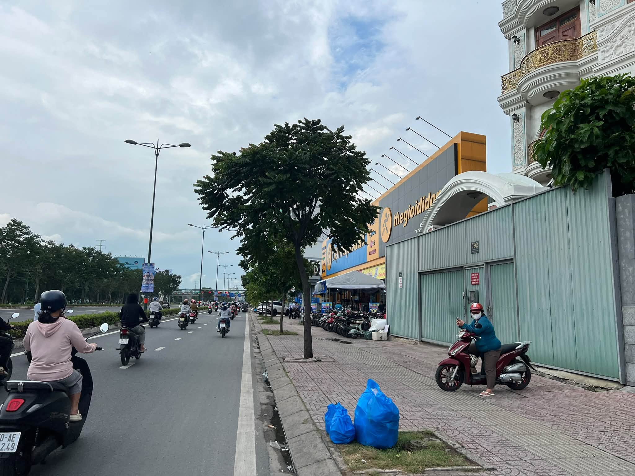 Bán lô đất 145m2 mặt tiền Phạm Văn Đồng Hiệp Bình Thủ Đức